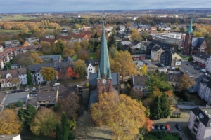 Luftbildaufnahme der Liebfrauenkirche in Altenbochum